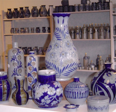 This image has an empty alt attribute; its file name is betschdorfpottery3.jpg